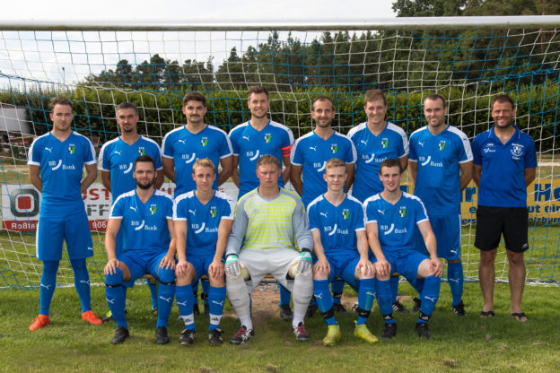 Sponsoren Raiffeisenbank und BBBank bezahlen Trikots der 1. und 2. Mannschaft