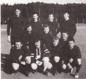 Aus dieser Mannschaft mussten einige schon den Fußball an den Nagel hängen