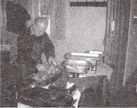 Konrad beim Portionieren der Sau