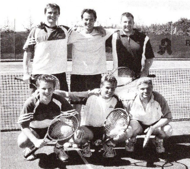 Im Bild die Aufstiegsmannschaft des TC Blau-Weiß. Herzlichen Glückwunsch und viel Erfolg in der neuen Spielklasse.